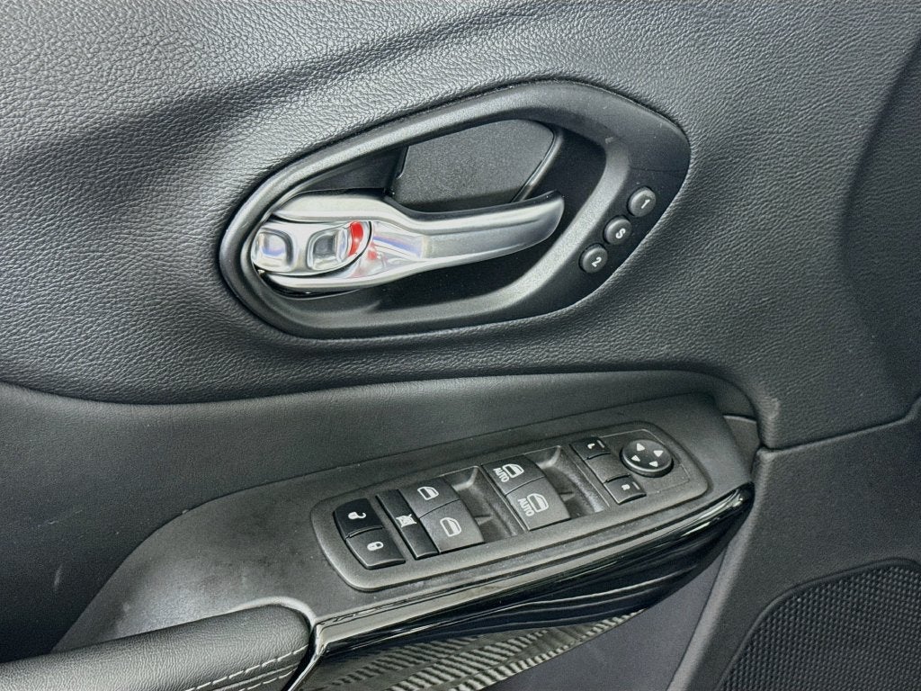 2023 Jeep Cherokee Altitude 4X4 Lux Elite Package