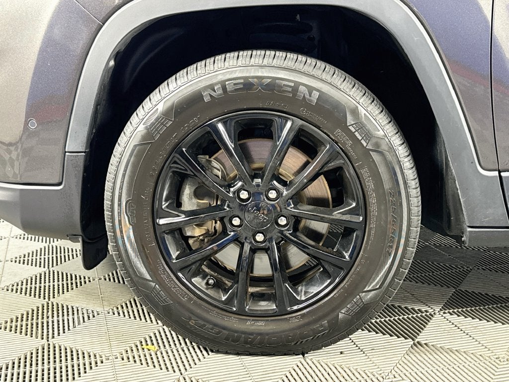 2023 Jeep Cherokee Altitude 4X4 Lux Elite Package