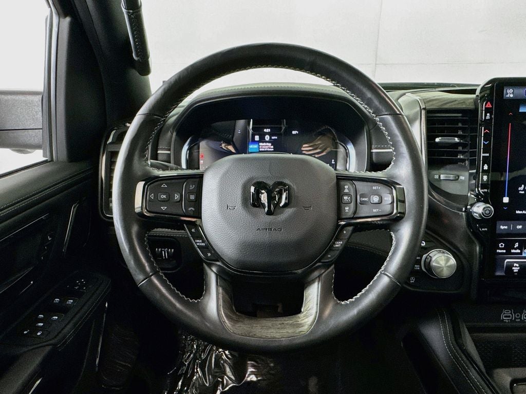 2025 RAM 1500 Limited C rew Cab 4X4