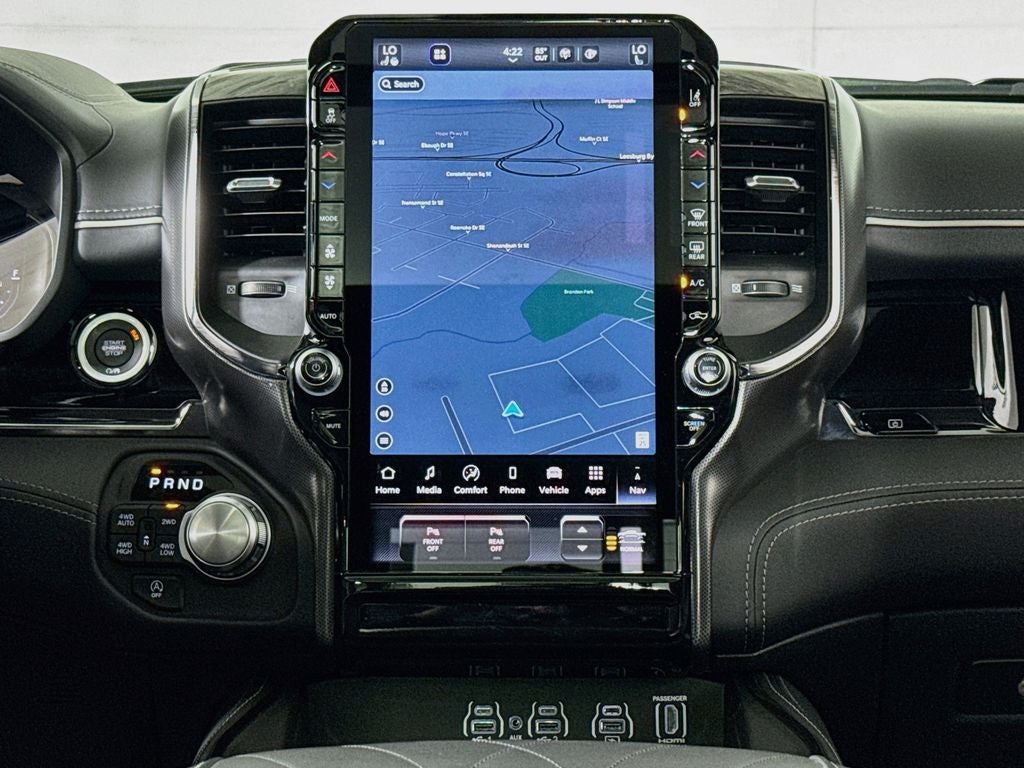 2025 RAM 1500 Limited C rew Cab 4X4