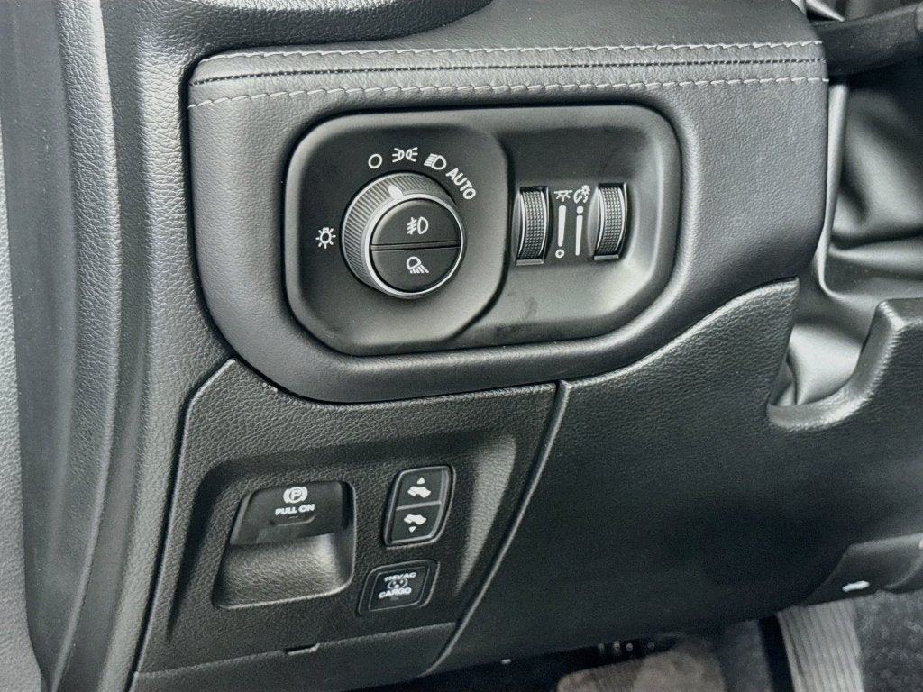 2026 RAM 1500 Limited Crew Cab4X4 LTD Level A Group-Barnes door-RAM Box