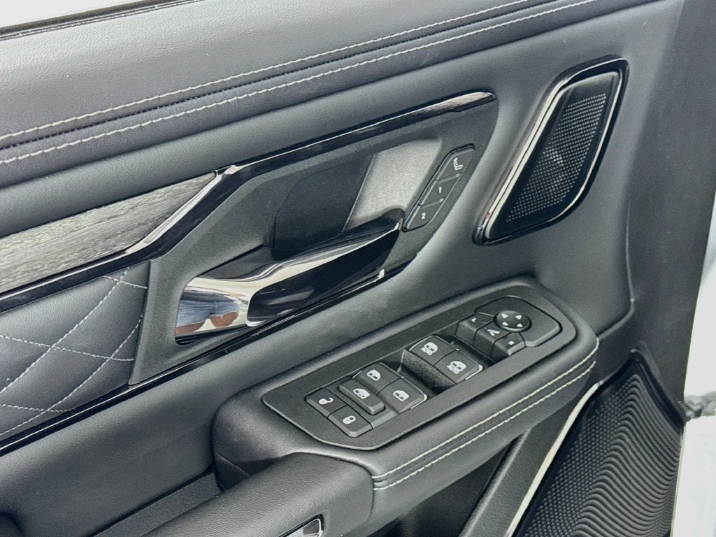 2026 RAM 1500 Limited Crew Cab4X4 LTD Level A Group-Barnes door-RAM Box