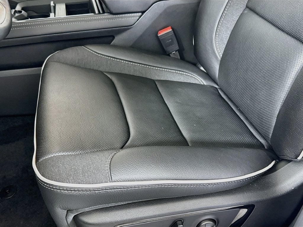 2026 RAM 1500 Limited Crew Cab4X4 LTD Level A Group-Barnes door-RAM Box
