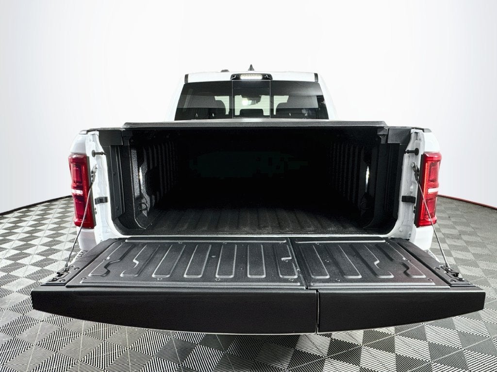 2026 RAM 1500 Limited Crew Cab4X4 LTD Level A Group-Barnes door-RAM Box