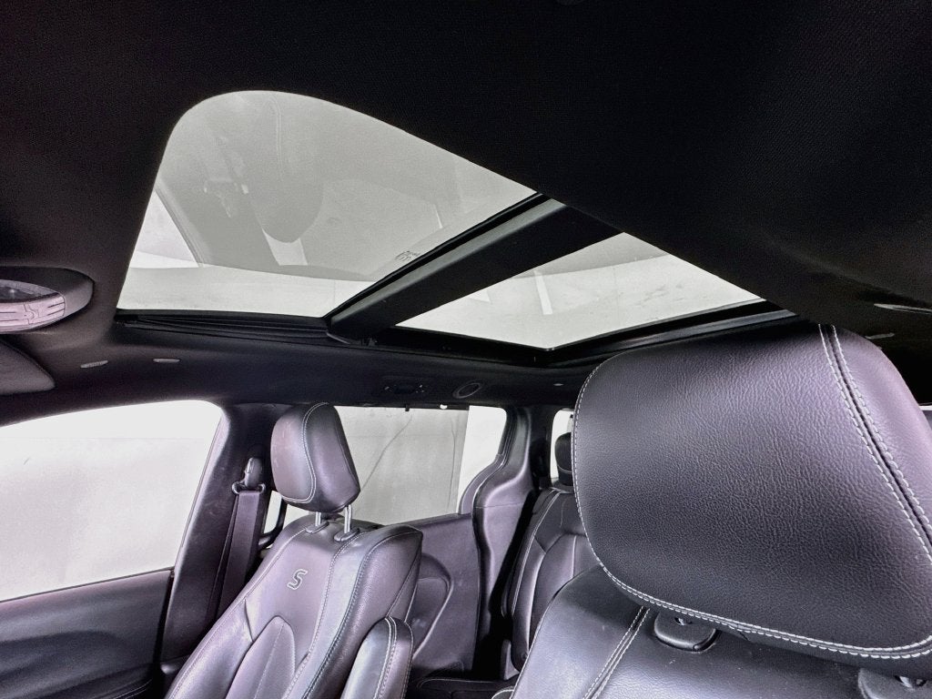 2020 Chrysler Pacifica Touring L Plus S-Appearance Package-27J