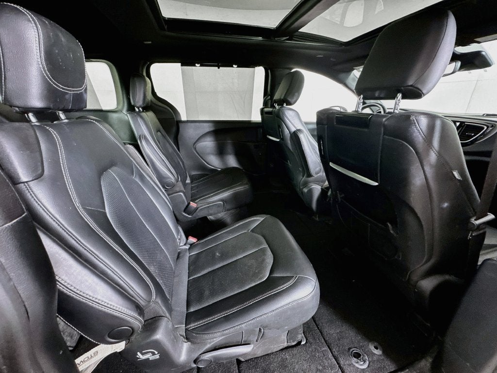 2020 Chrysler Pacifica Touring L Plus S-Appearance Package-27J