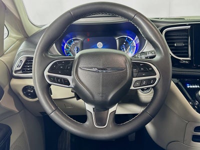 2022 Chrysler Pacifica Hybrid Touring L