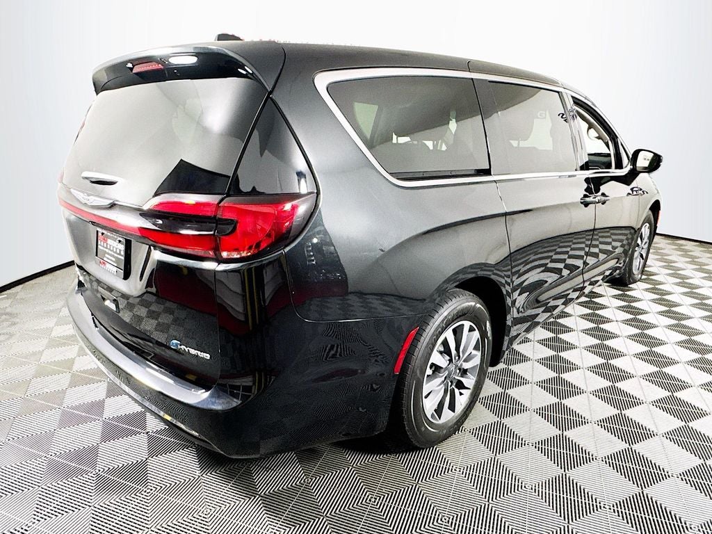 2022 Chrysler Pacifica Hybrid Touring L