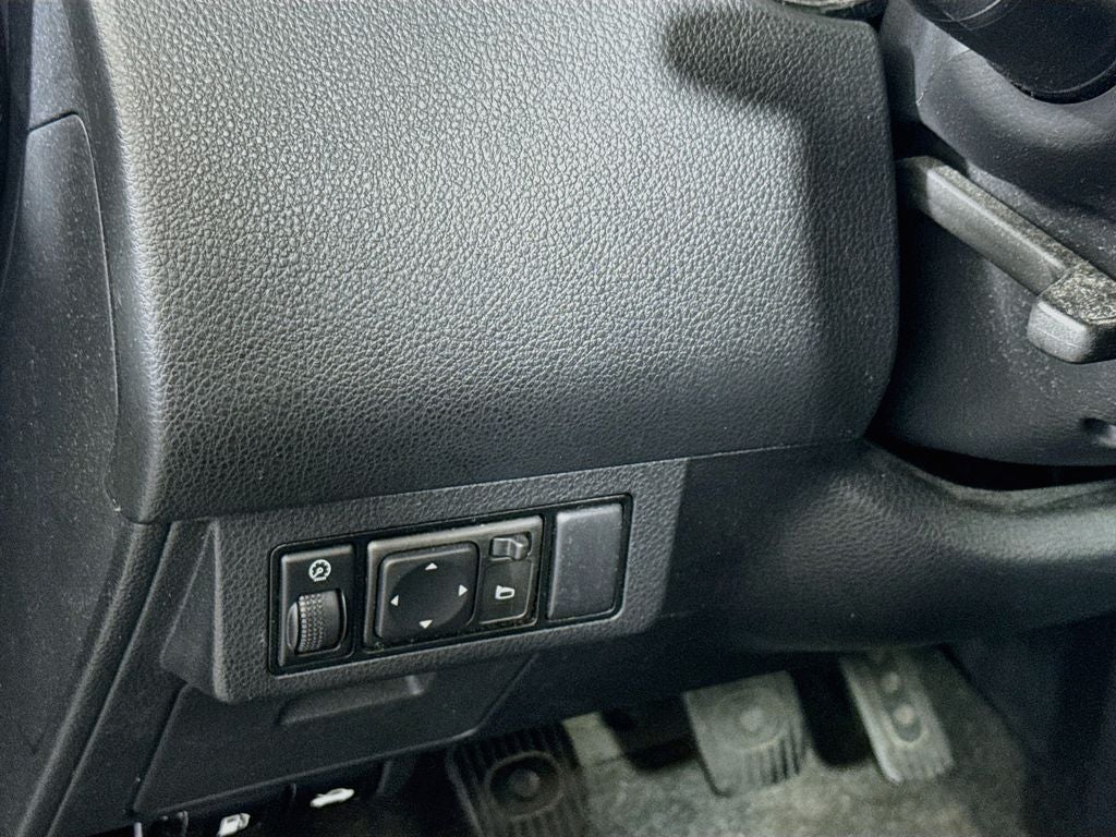 2011 Nissan Versa 1.8 S 5DR-Hatchback