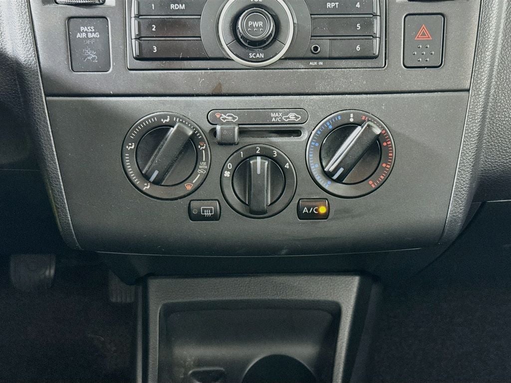 2011 Nissan Versa 1.8 S 5DR-Hatchback