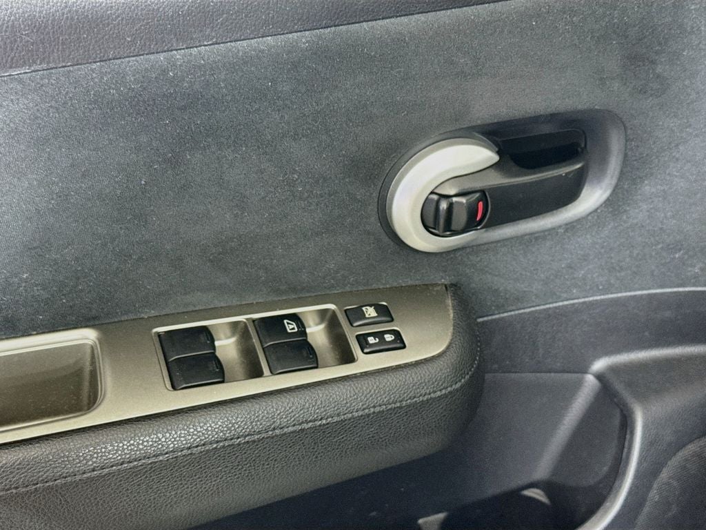 2011 Nissan Versa 1.8 S 5DR-Hatchback