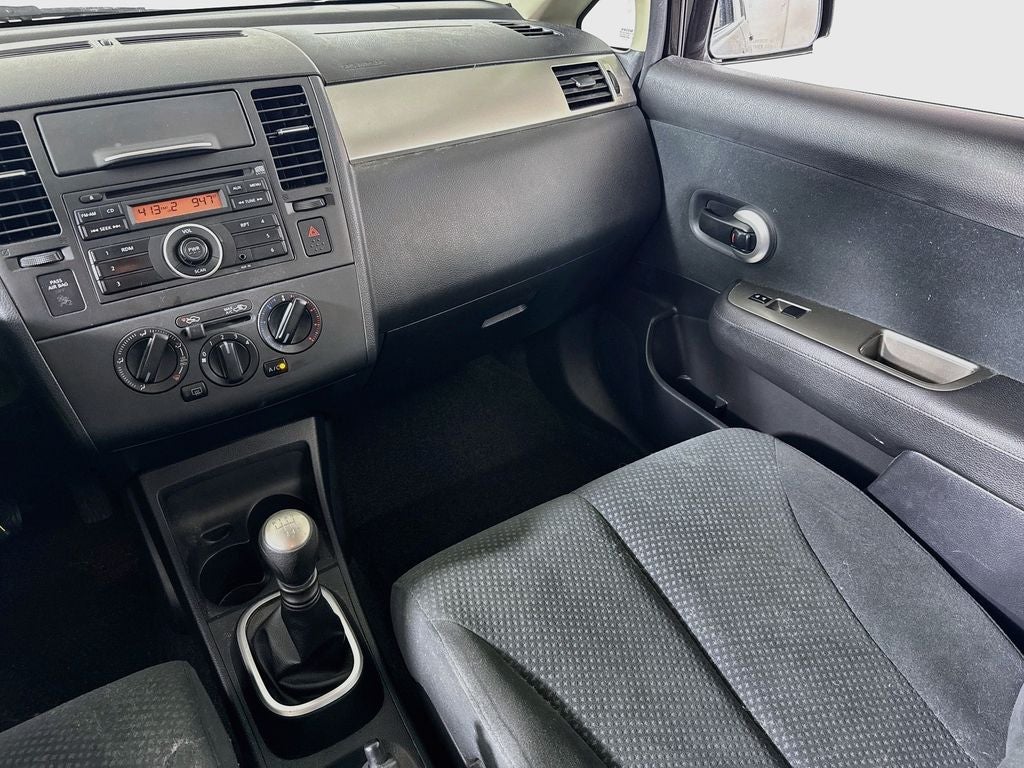 2011 Nissan Versa 1.8 S 5DR-Hatchback