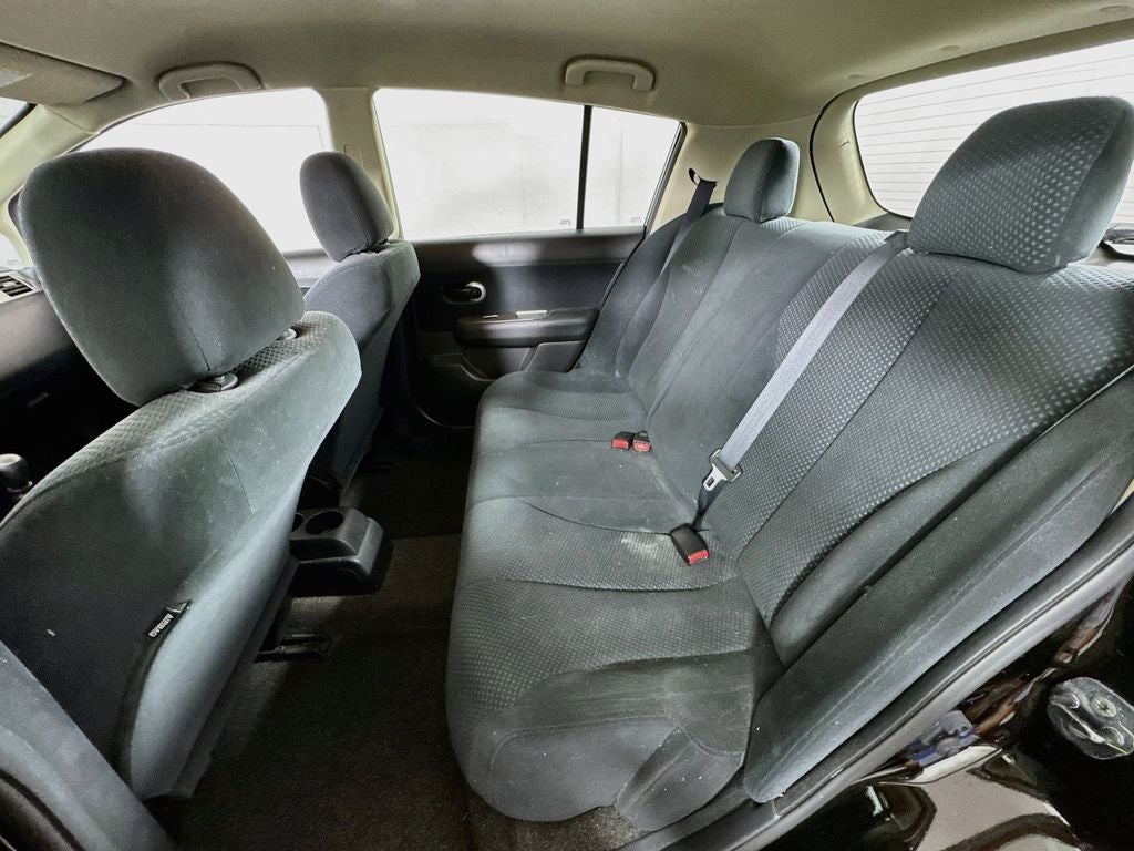 2011 Nissan Versa 1.8 S 5DR-Hatchback