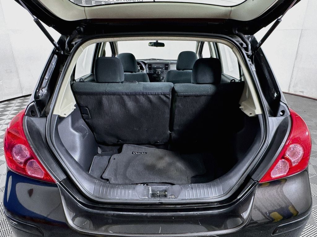 2011 Nissan Versa 1.8 S 5DR-Hatchback