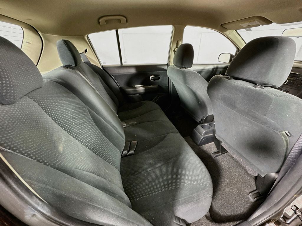 2011 Nissan Versa 1.8 S 5DR-Hatchback