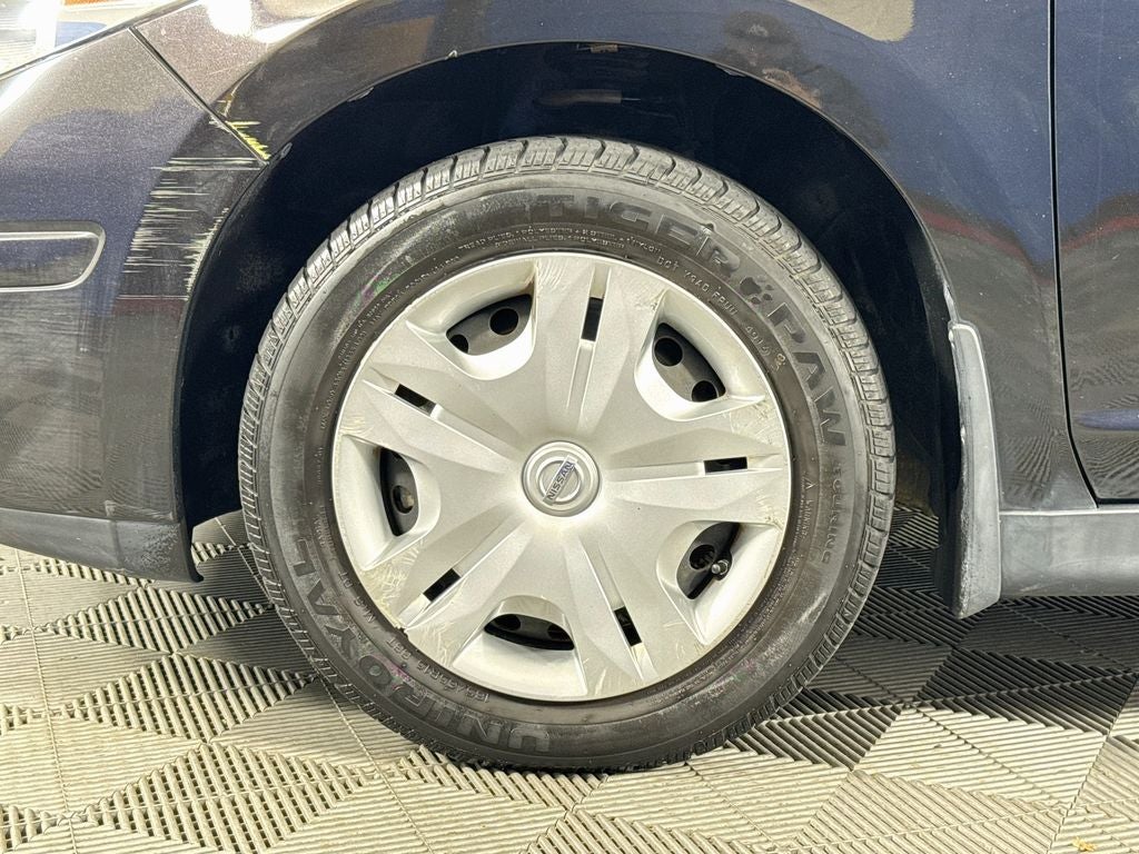 2011 Nissan Versa 1.8 S 5DR-Hatchback
