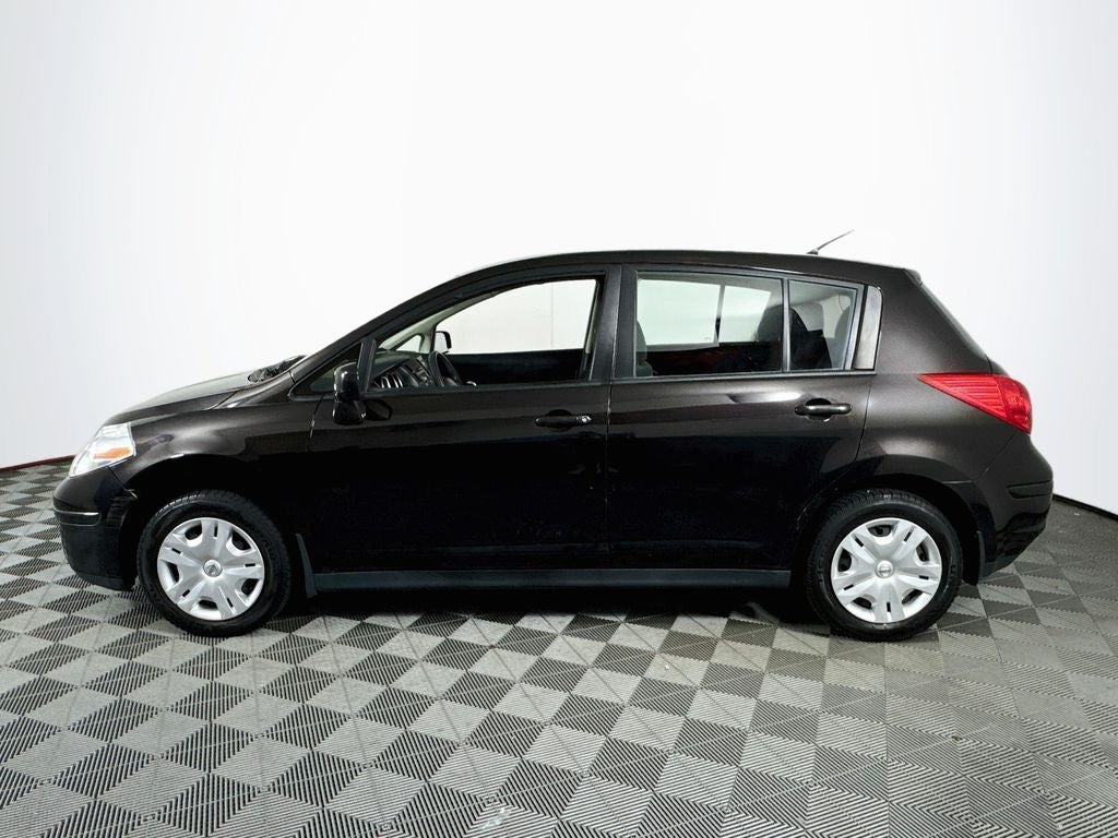 2011 Nissan Versa 1.8 S 5DR-Hatchback