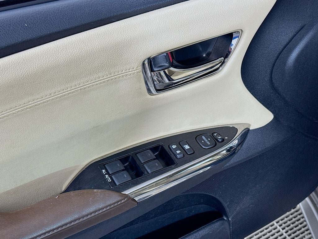 2015 Toyota Avalon XLE Perferred Owners Portfolio
