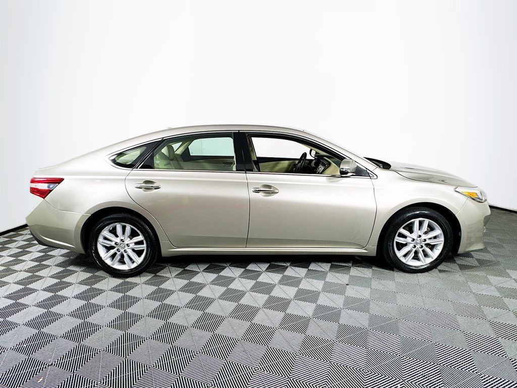 2015 Toyota Avalon XLE Perferred Owners Portfolio