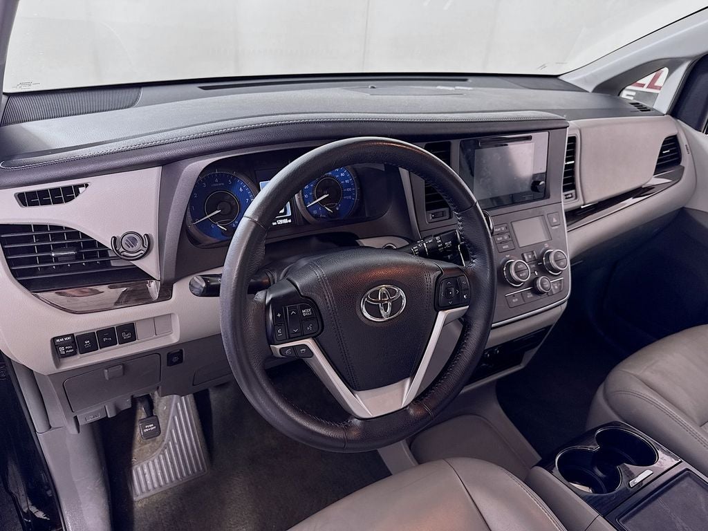 2017 Toyota Sienna XLE Premium 7 Passenger