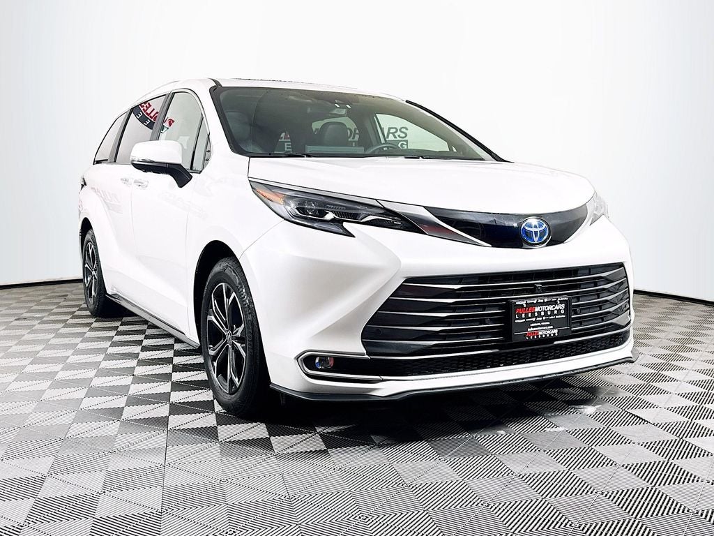 2025 Toyota Sienna Platinum-Hybrid 7 Passenger