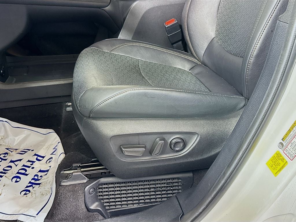 2025 Toyota Sienna Platinum-Hybrid 7 Passenger