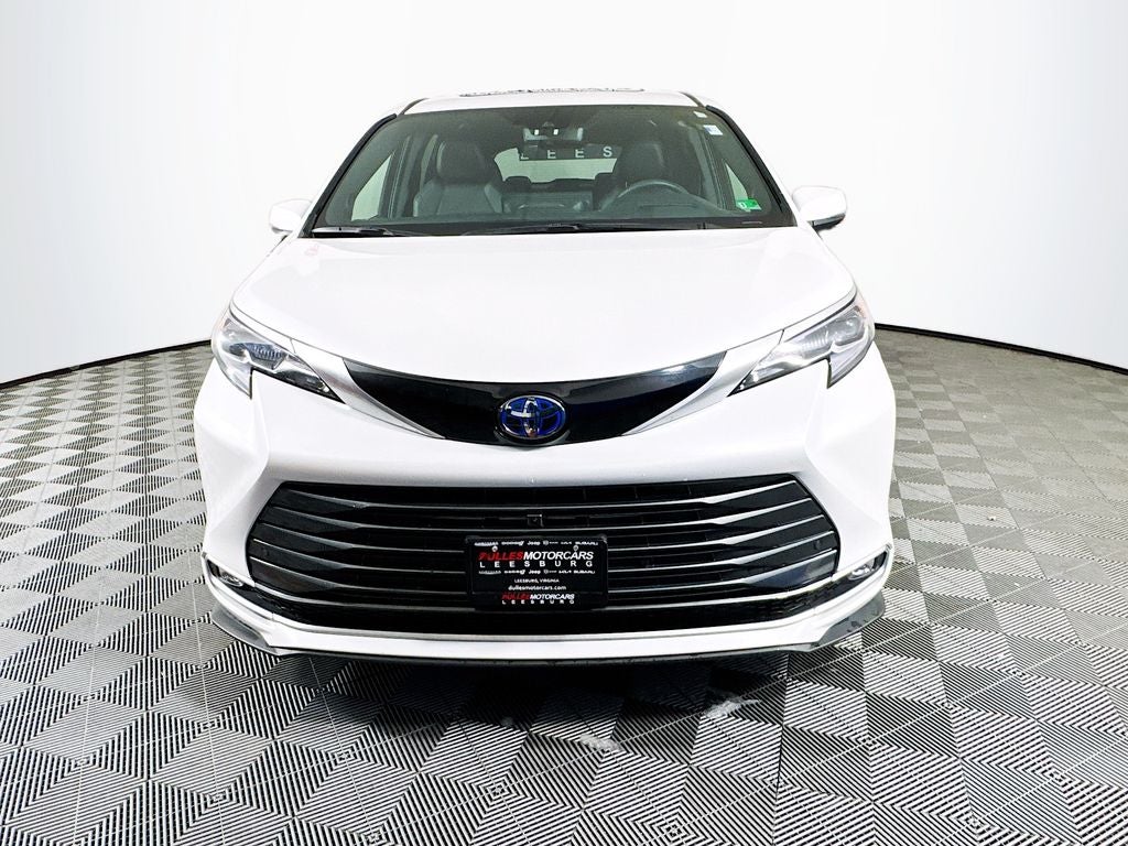 2025 Toyota Sienna Platinum-Hybrid 7 Passenger