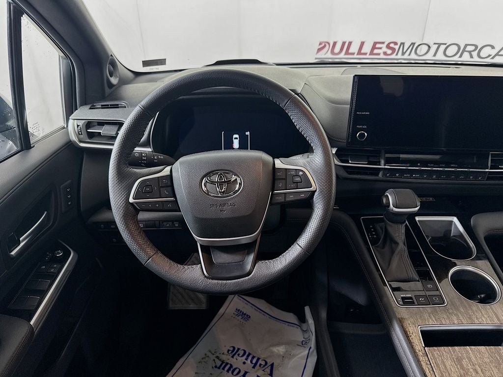 2025 Toyota Sienna Platinum-Hybrid 7 Passenger