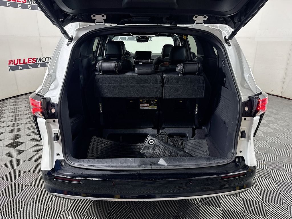 2025 Toyota Sienna Platinum-Hybrid 7 Passenger