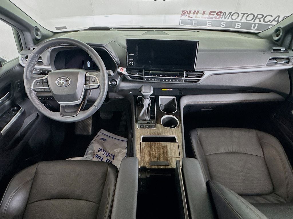 2025 Toyota Sienna Platinum-Hybrid 7 Passenger