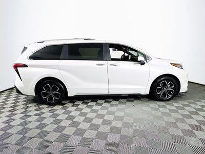 2025 Toyota Sienna Platinum-Hybrid 7 Passenger