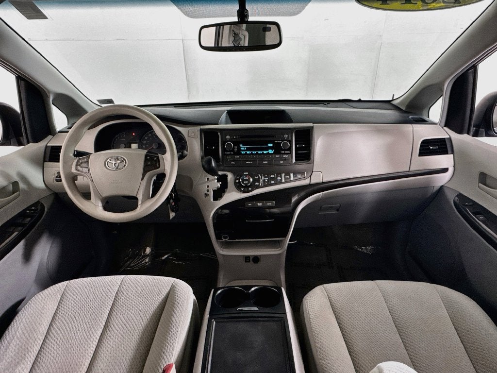 2014 Toyota Sienna LE 8 Passenger