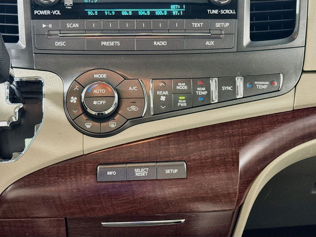 2011 Toyota Sienna XLE