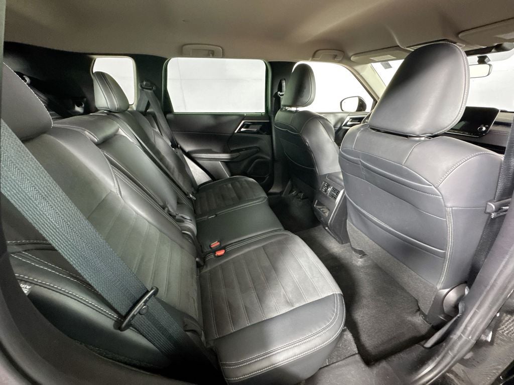 2023 Mitsubishi Outlander SE