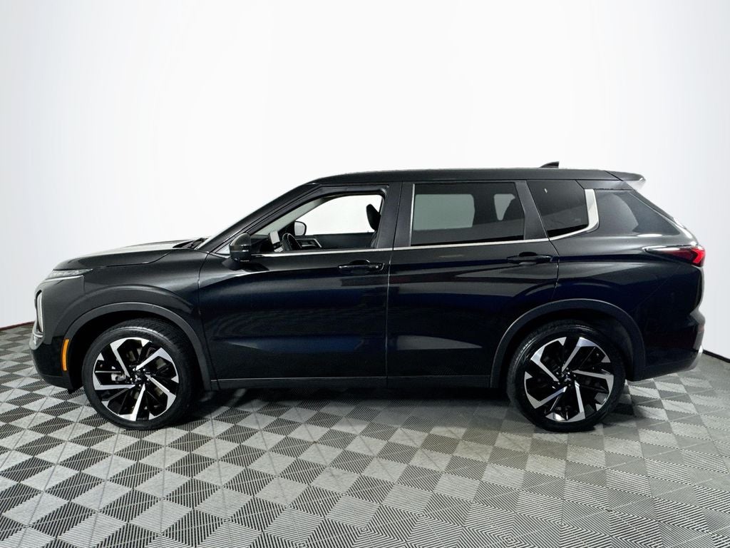 2023 Mitsubishi Outlander SE