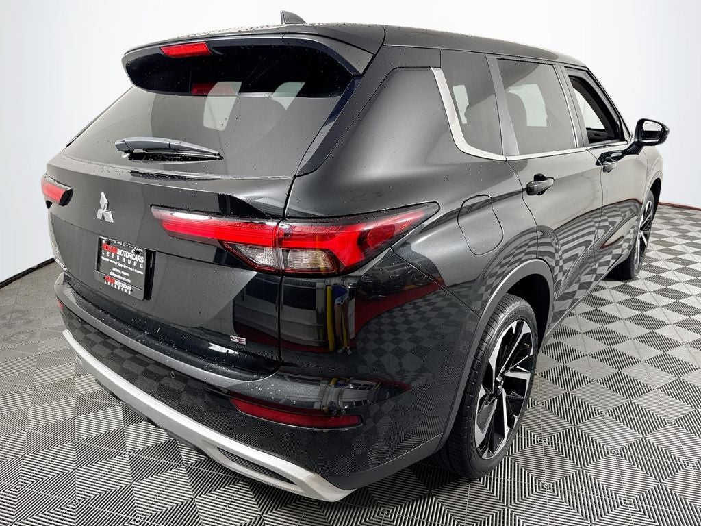 2023 Mitsubishi Outlander SE