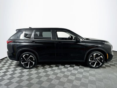 2023 Mitsubishi Outlander SE