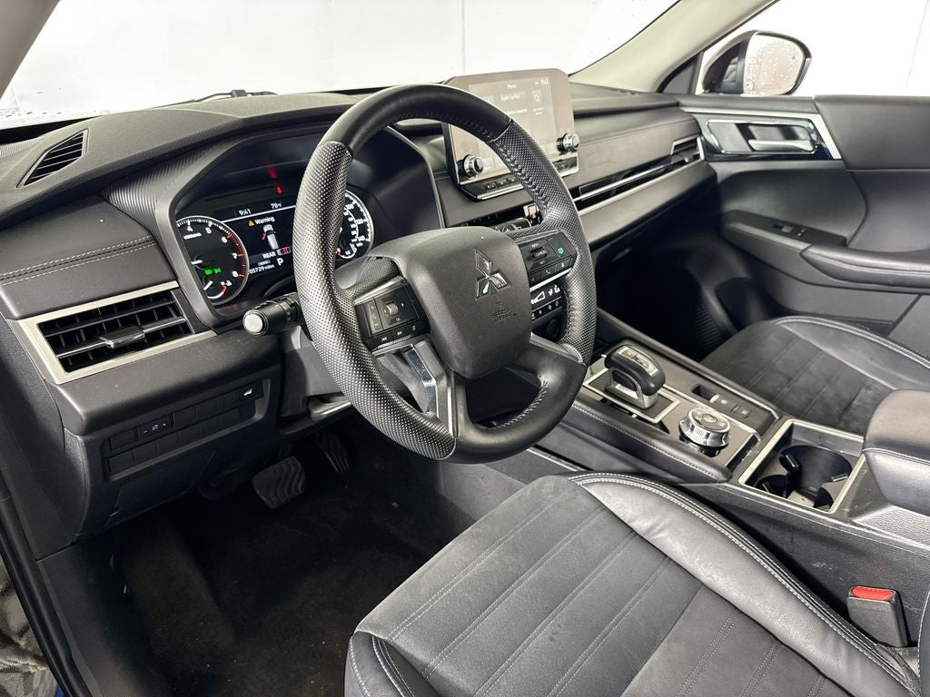2023 Mitsubishi Outlander SE