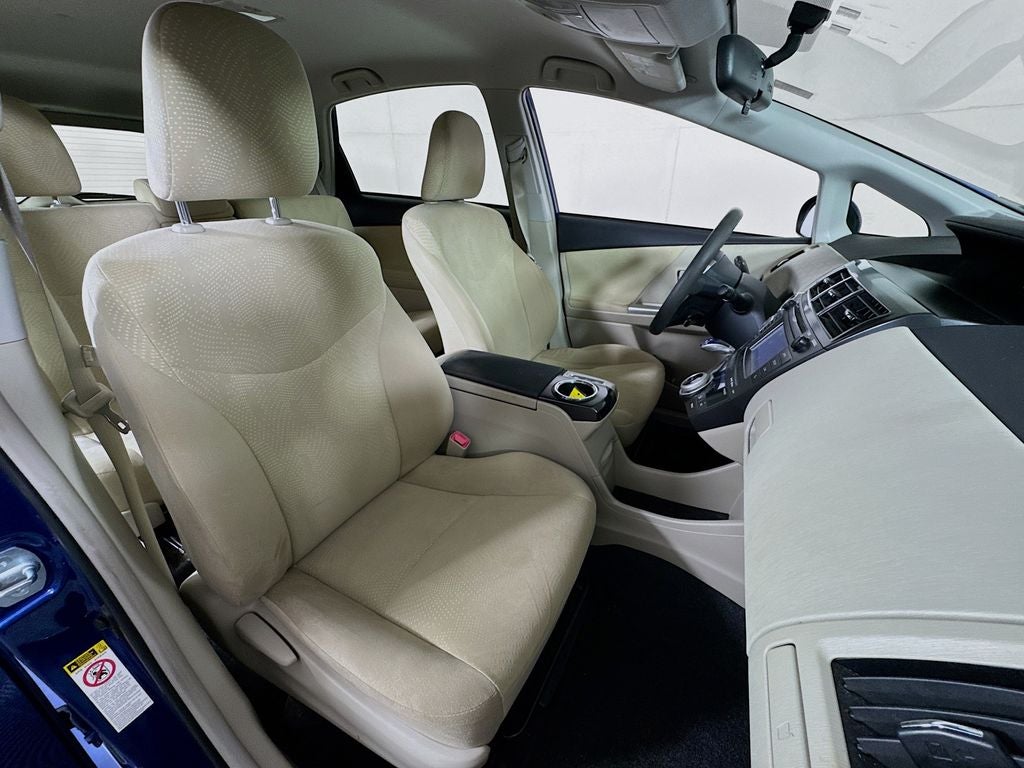 2014 Toyota Prius v Two