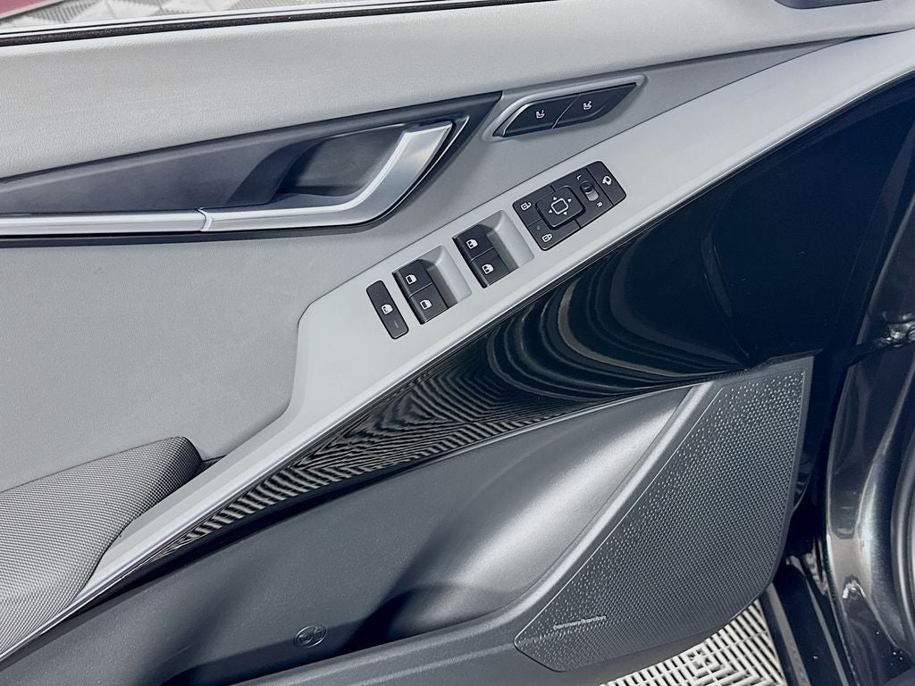 2025 Kia Niro SX Touring