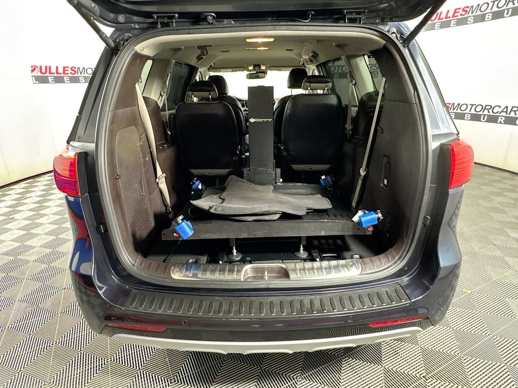 2016 Kia Sedona SXL W/MOBILITY SCOOTER LIFT