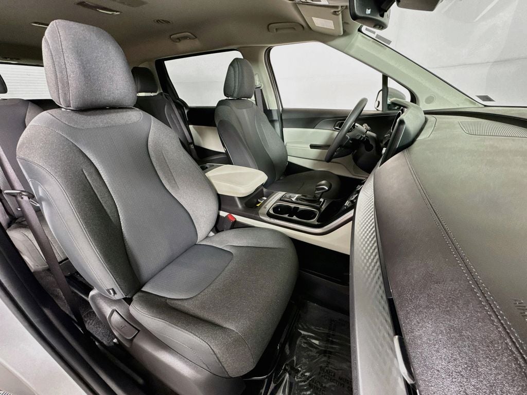 2023 Kia Carnival MPV LX