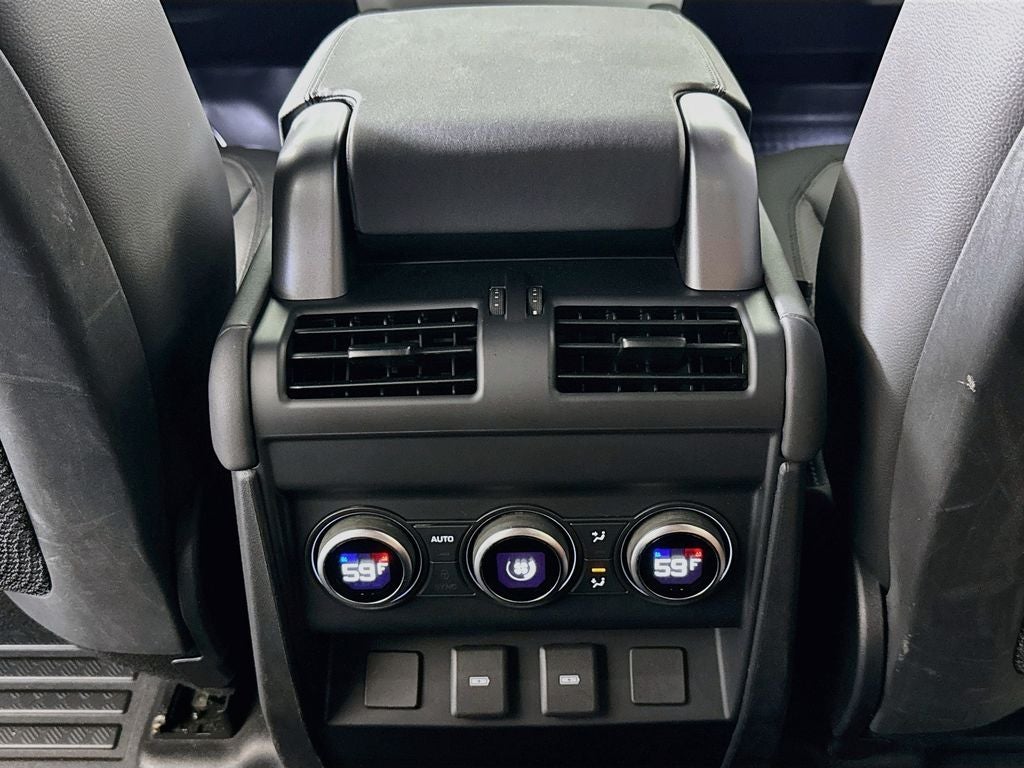 2024 Land Rover Defender X-Dynamic SE