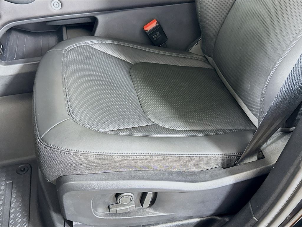 2025 Land Rover Defender S