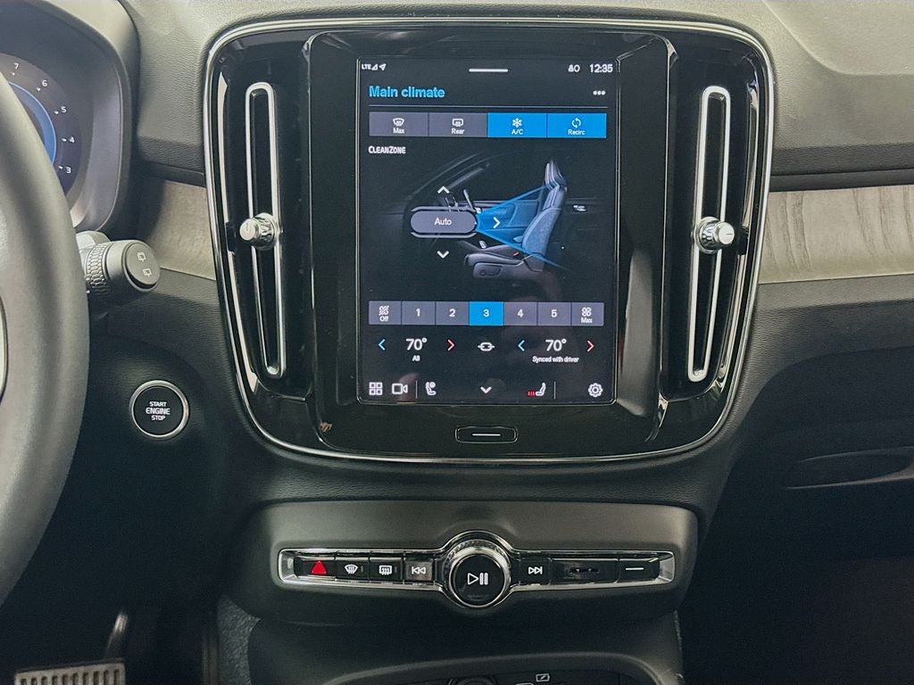 2023 Volvo XC40 B5 Core